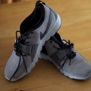 Nike Trainerendor Grey suede